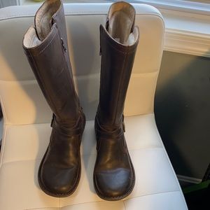 Beautiful brown! leather UGG boots!